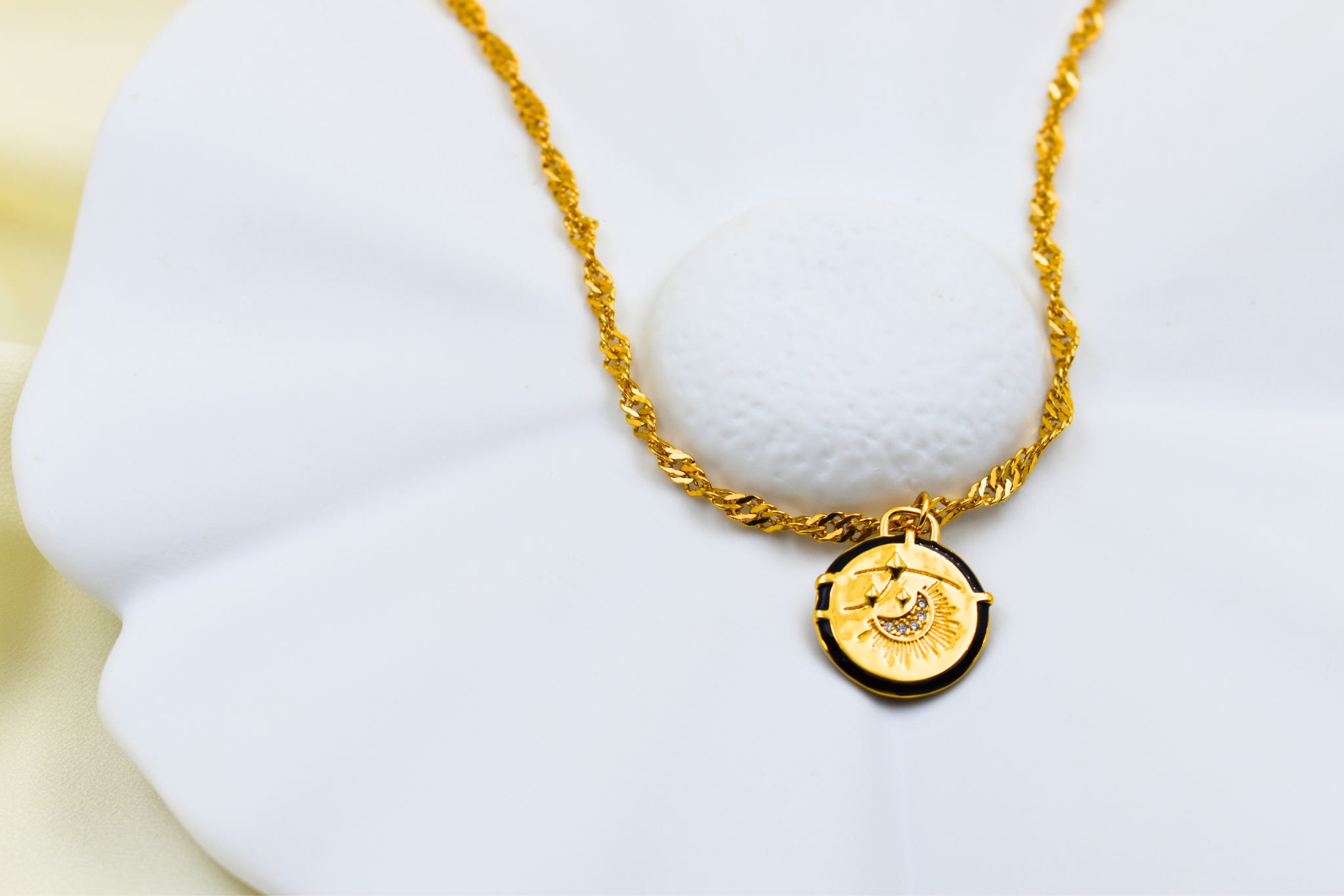Collier Maeve