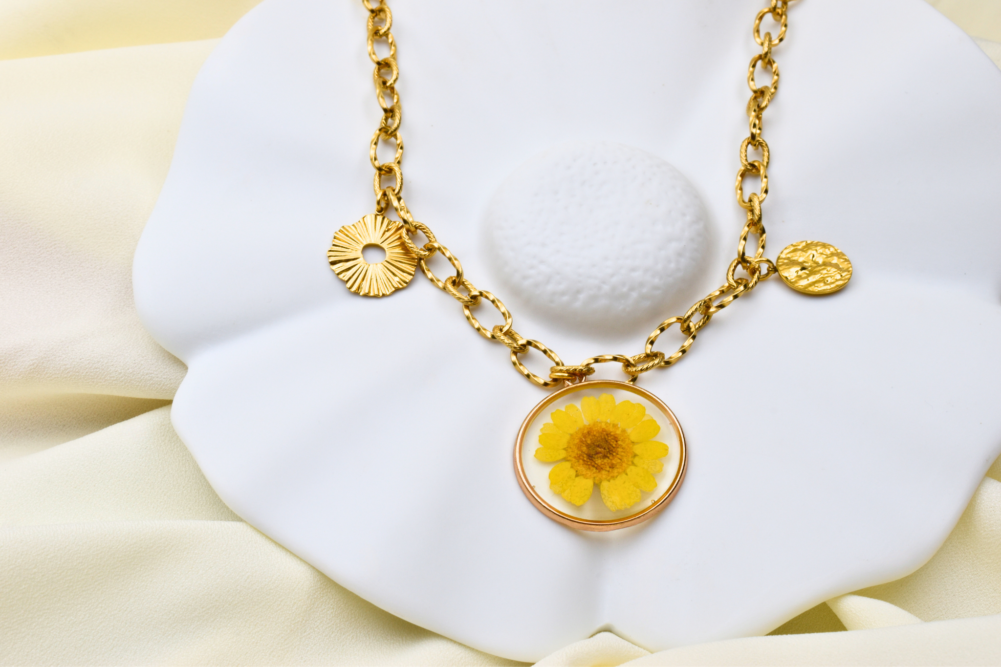 Collier Cloacina